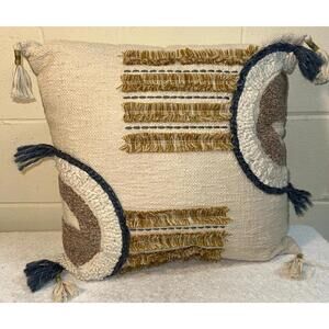 KIRKLANDS Throw Pillow 20 x 20 x 5 Boho Beige Natural Chunky Knit Knotted Fringe